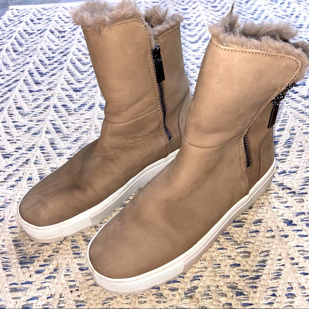 J/Slide’s Tan Zip Up Sneaker Boots Women’s Size 8.5 Faux Fur